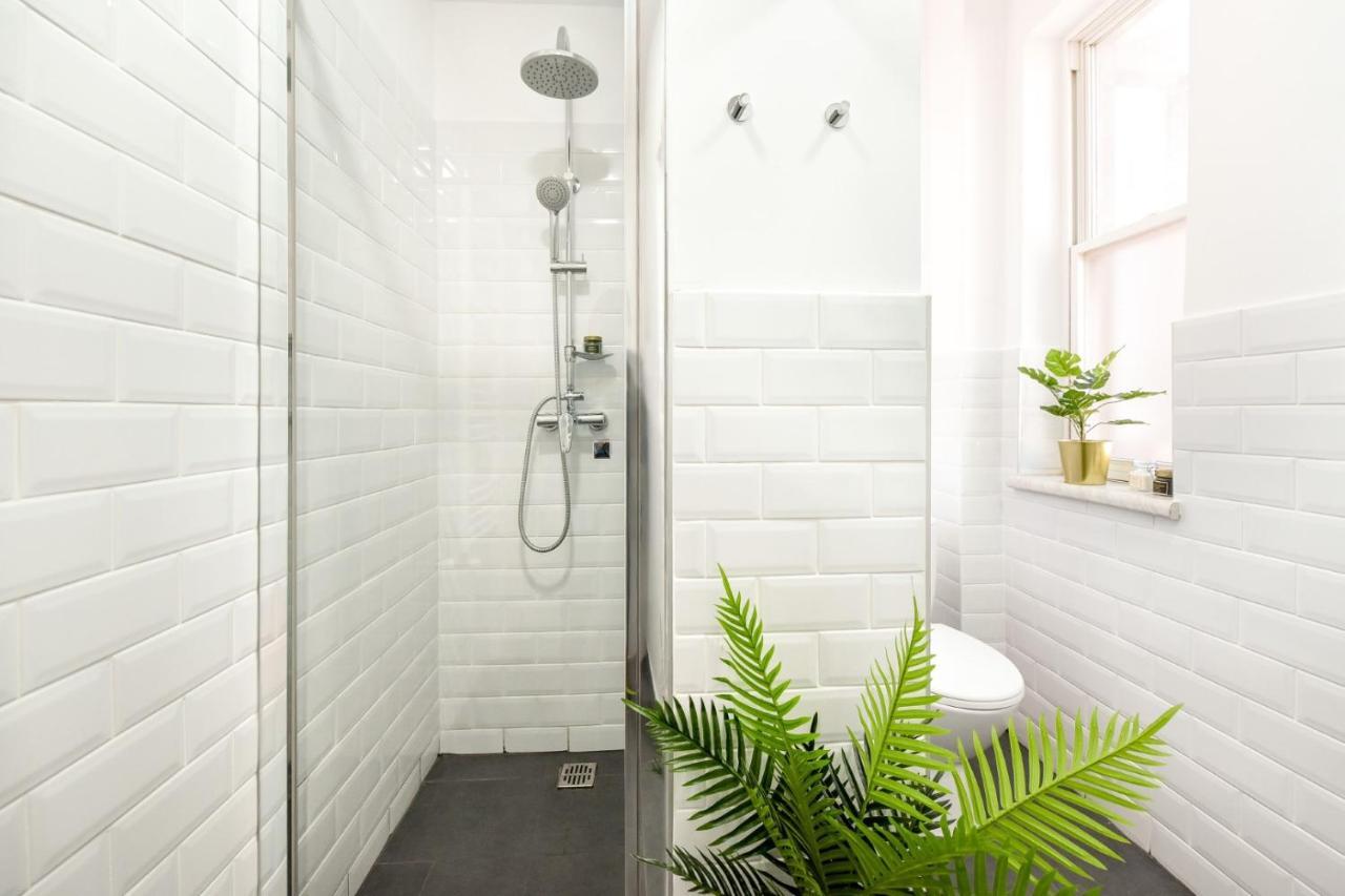 Cozy 1Br Escape - Apartment With Charming Balcony Near Universitate Boekarest Buitenkant foto