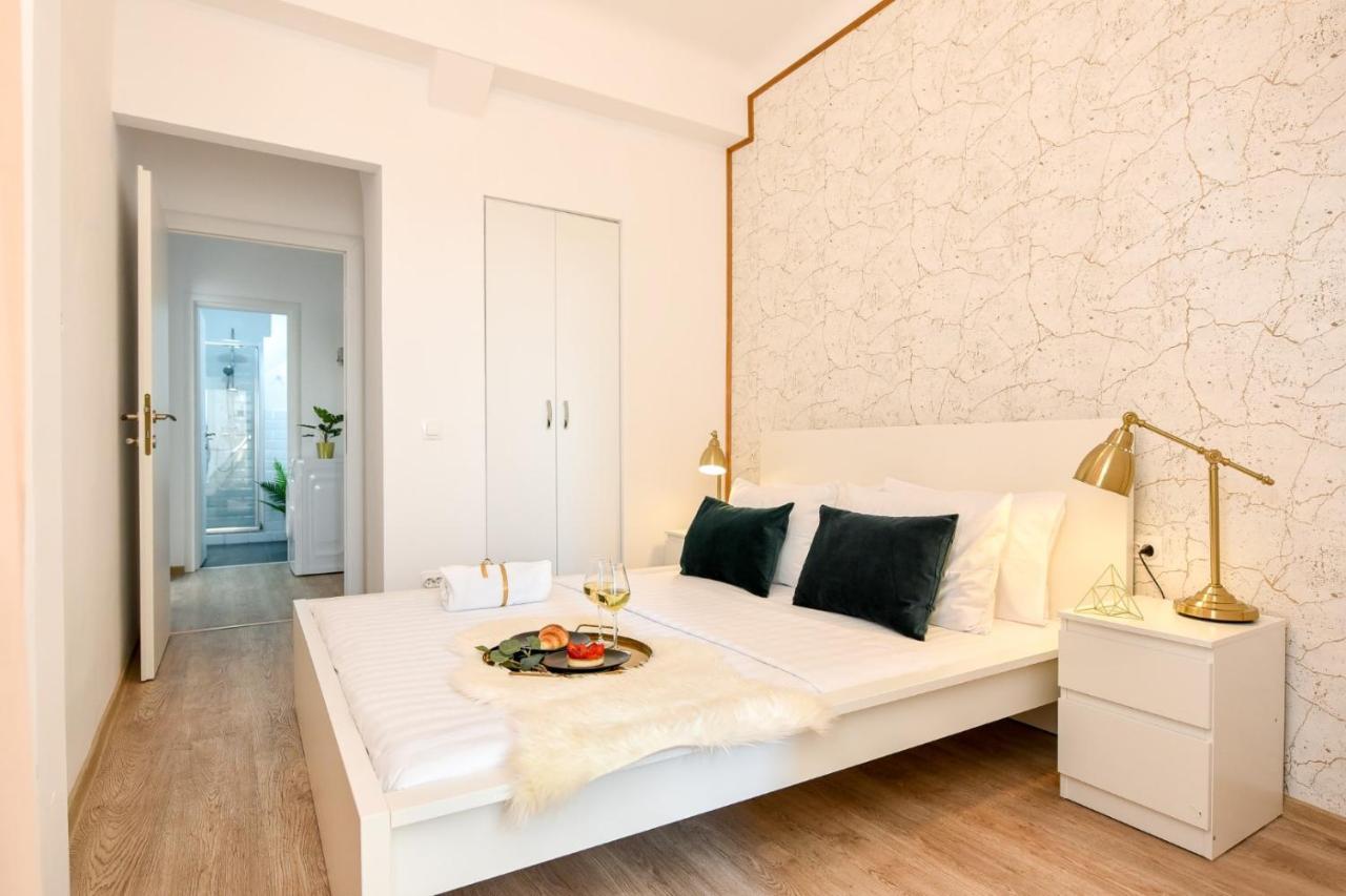 Cozy 1Br Escape - Apartment With Charming Balcony Near Universitate Boekarest Buitenkant foto