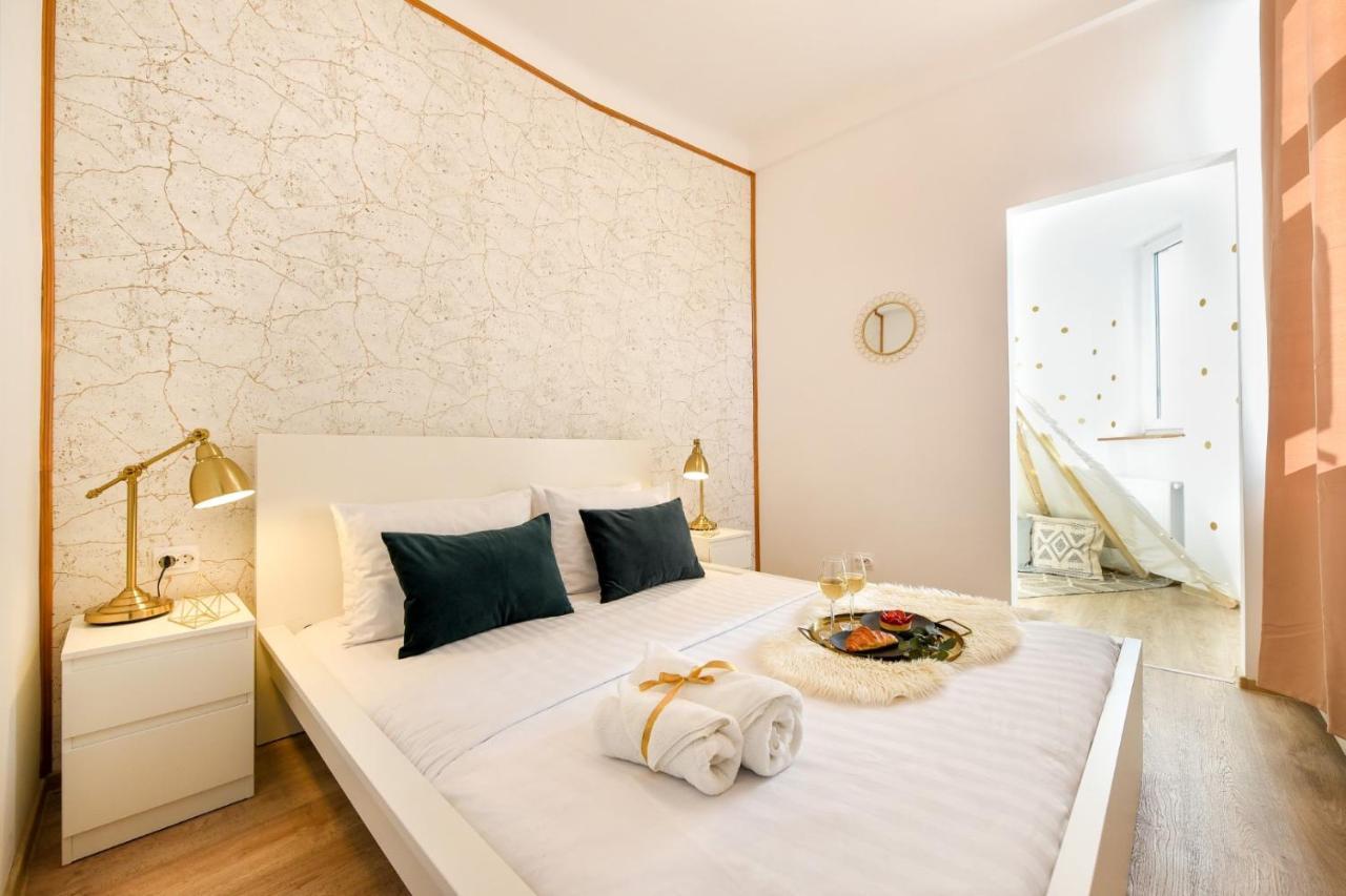 Cozy 1Br Escape - Apartment With Charming Balcony Near Universitate Boekarest Buitenkant foto