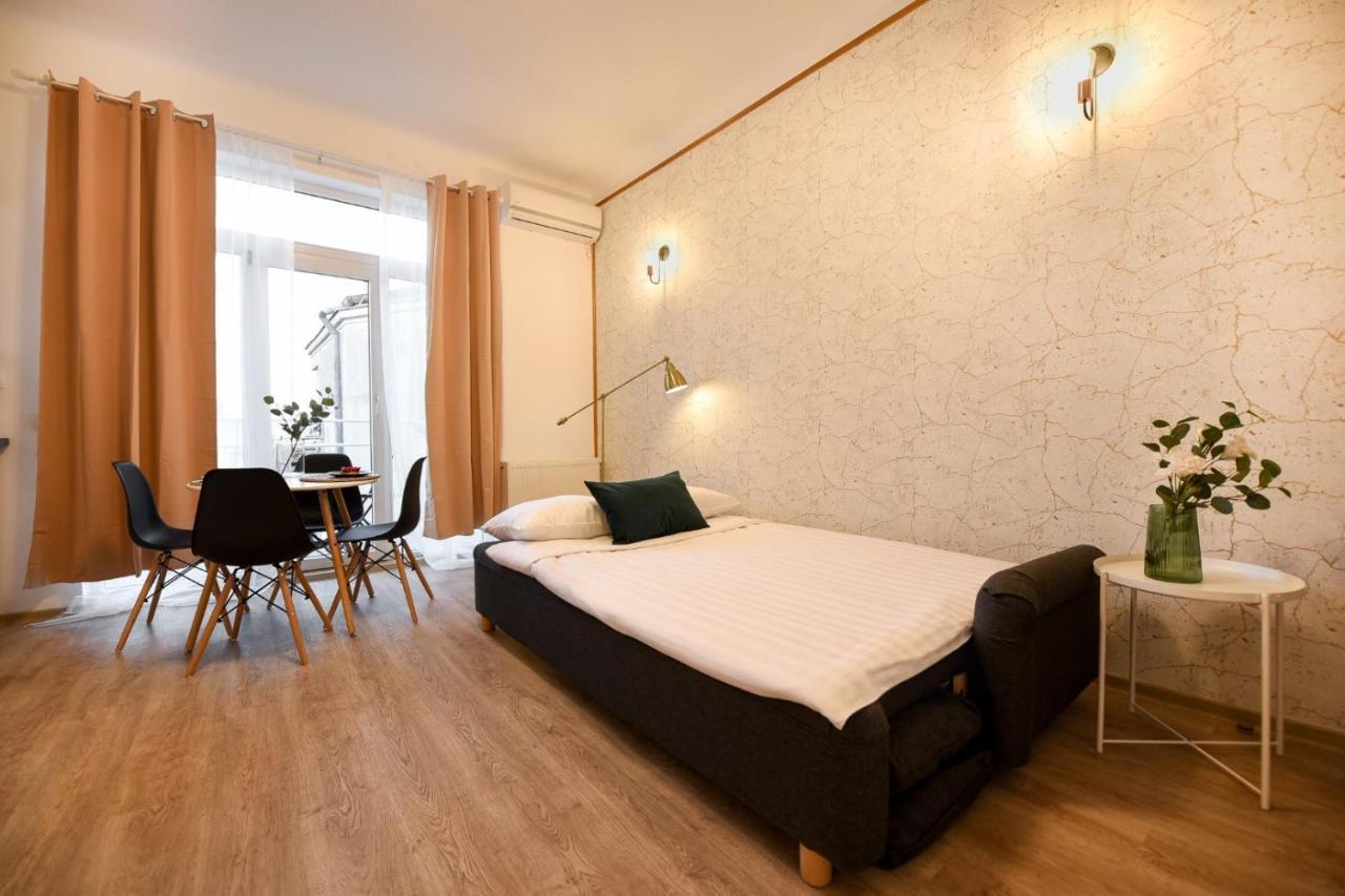 Cozy 1Br Escape - Apartment With Charming Balcony Near Universitate Boekarest Buitenkant foto